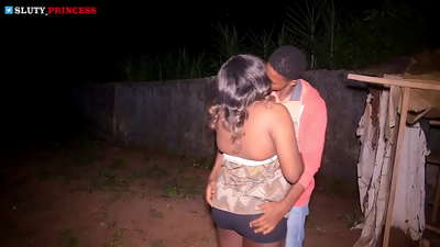 క్లబ్‌లోని బొద్దుగా ఉండే అమ్మాయితో వీధి శృంగారం మరియు హాట్ సెక్స్